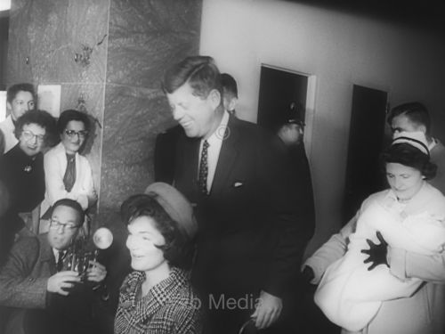 John und Jacqueline Kennedy nach Geburt ihres Sohns