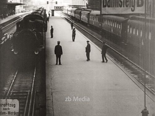 Bahnhof in Berlin 1930