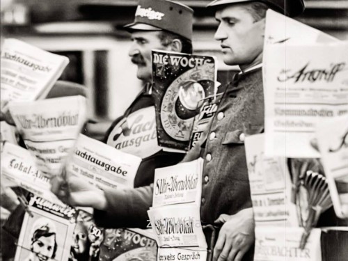 Zeitungsverkäufer in Berlin 1930