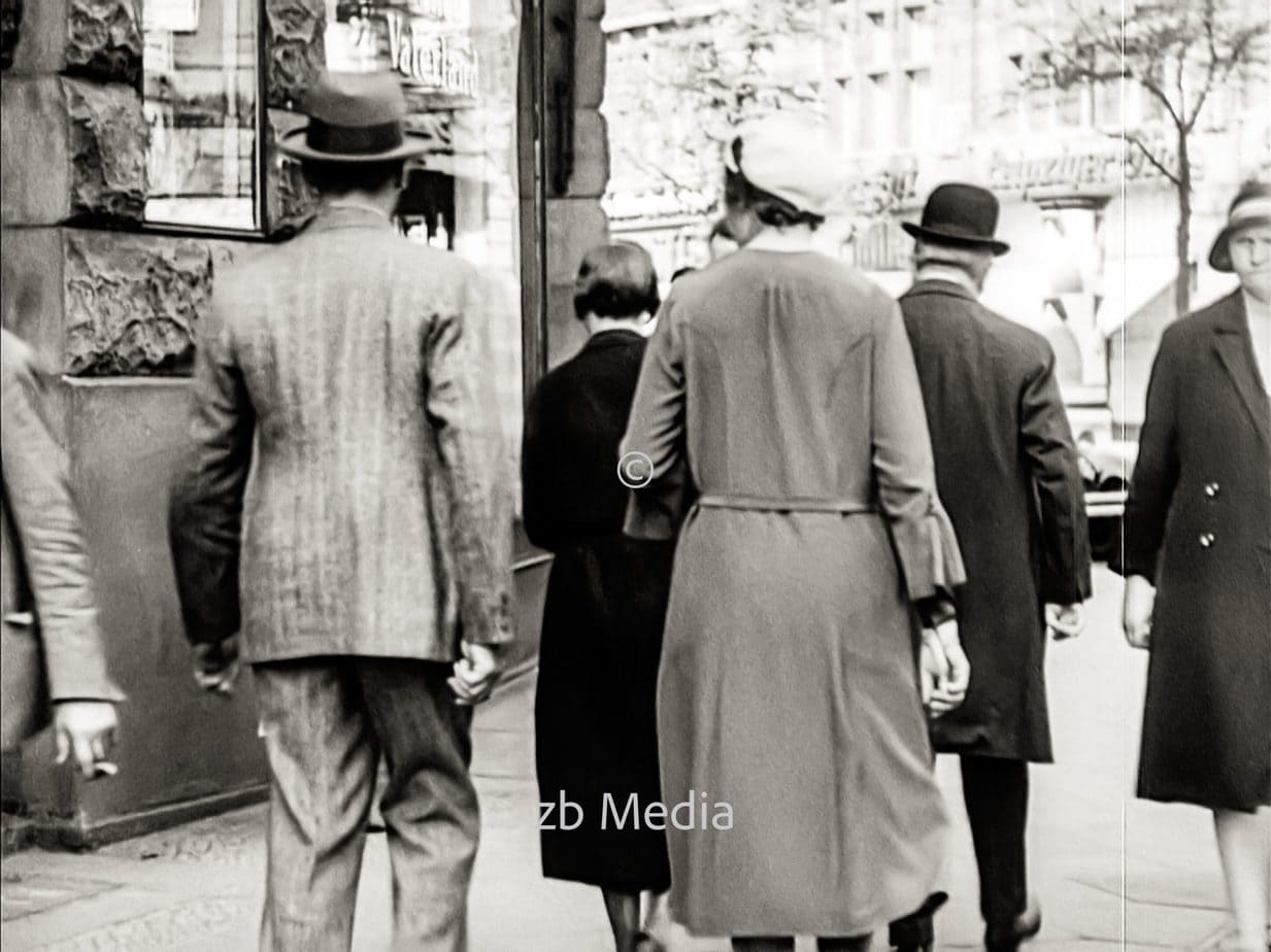 Passanten in Berlin 1930