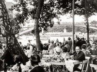 Freizeit im Biergarten in Berlin 1930