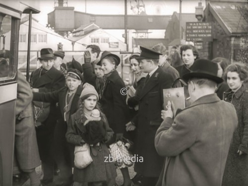Erster Kindertransport erreicht England 1938