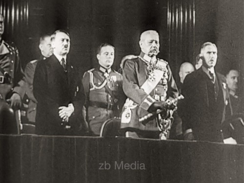 Hitler mit Hindenburg und von Papen 1933