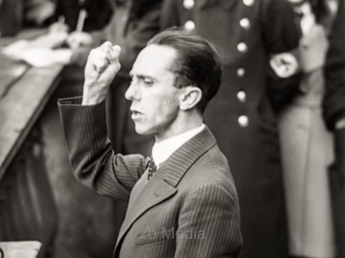 Josef Goebbels am Rednerpult