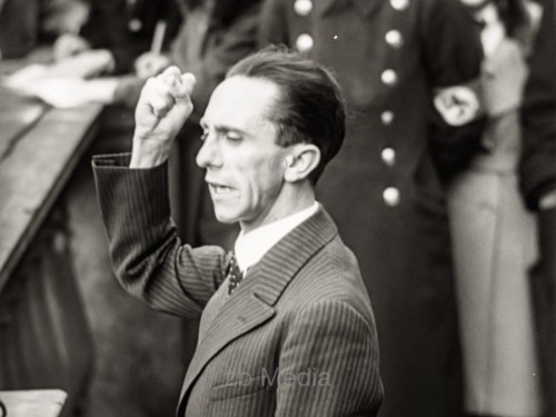 Josef Goebbels am Rednerpult