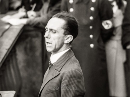 Josef Goebbels am Rednerpult