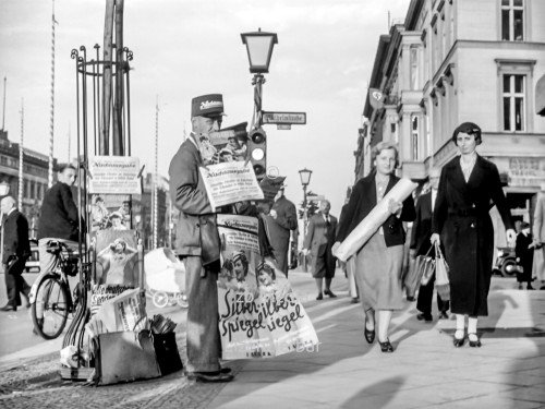 Zeitungsverkäufer in Berlin 1937