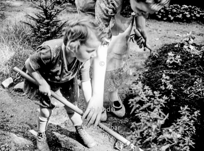 Kinder im Garten des Pestalozzi-Fröbel-Haus Berlin 1937