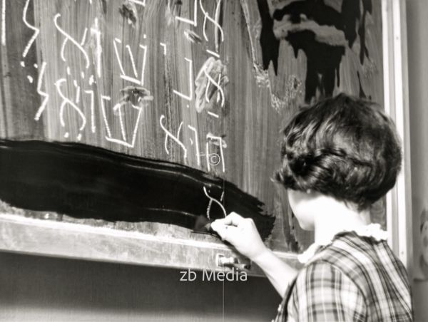 Mädchen an der Tafel, Jüdische Goldschmidtschule in Berlin 1937