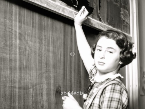 Mädchen an der Tafel, Jüdische Goldschmidtschule in Berlin 1937