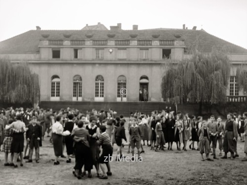 Pausenhof. Jüdische Goldschmidtschule in Berlin 1937