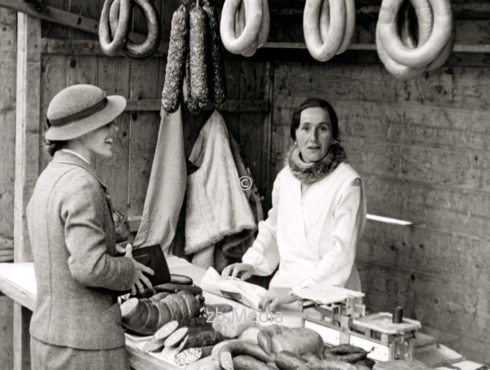 Frauen am Marktstand in Steingaden 1937.