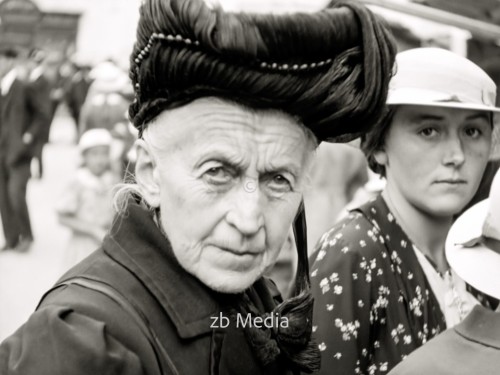 Frauen beim Markt in Steingaden 1937.