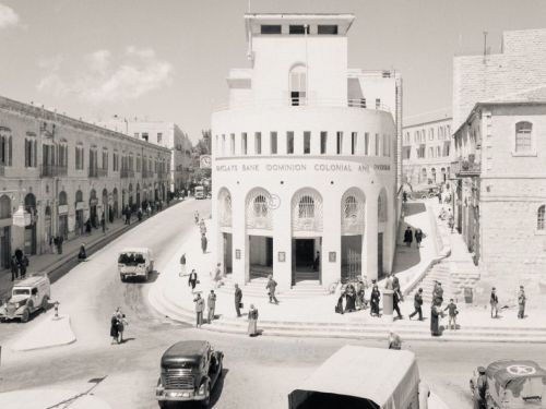 Neues Rathaus in Jerusalem mit Barclay's Bank 1944