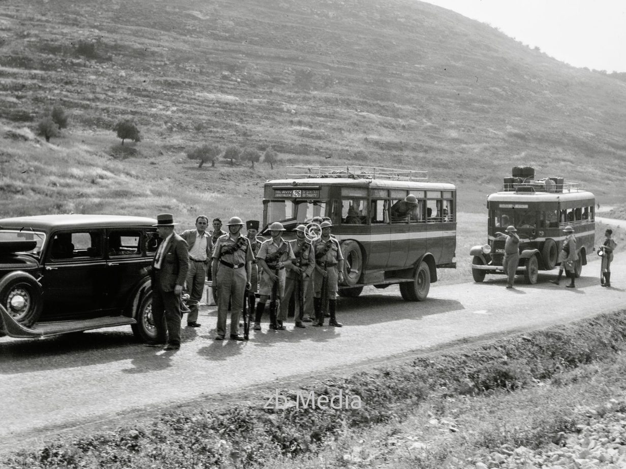 Konvoi mit englischen Soldaten und Palästina-Polizei 1936