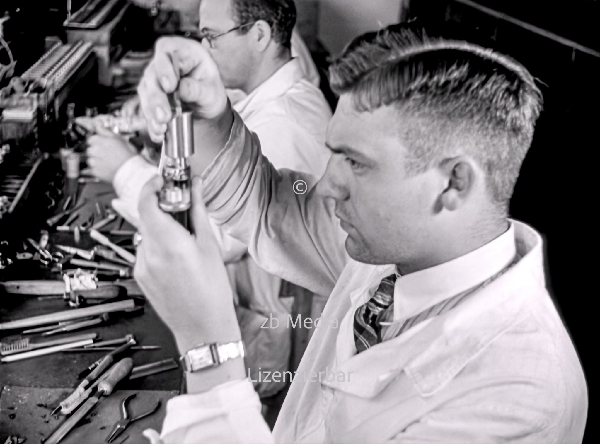 Arbeiter in der Leica Kamerafabrik Wetzlar 1937