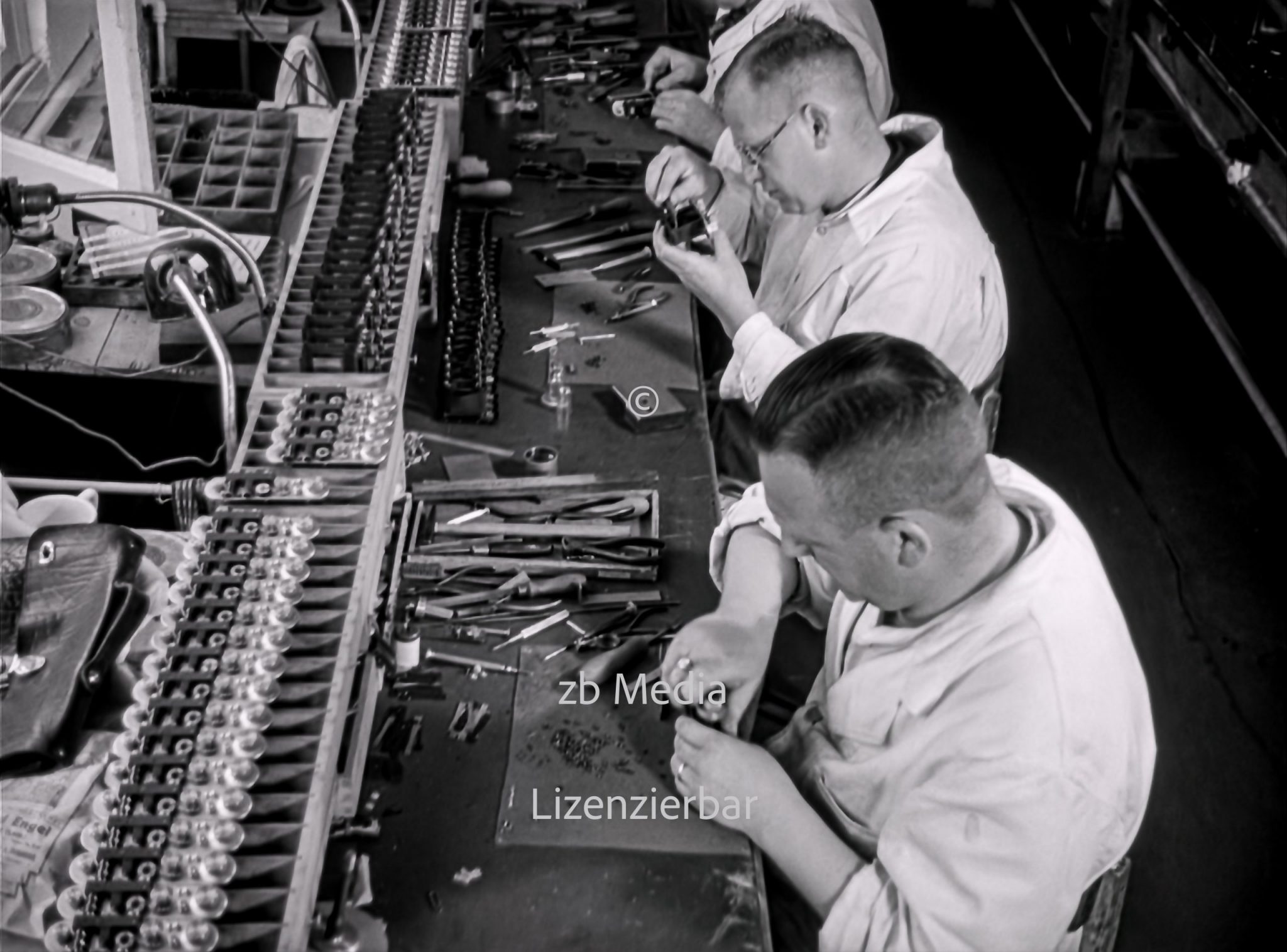 Arbeiter in der Leica Kamerafabrik Wetzlar 1937