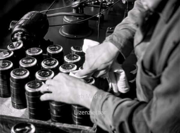 Arbeiter in der Leica Kamerafabrik Wetzlar 1937