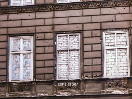 Zugemauerte Fassaden an der Berliner Mauer 1961