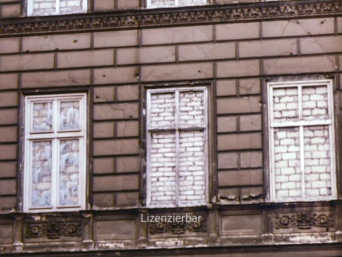 Zugemauerte Fassaden an der Berliner Mauer 1961