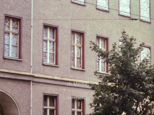 Zugemauerte Fassaden an der Berliner Mauer 1961