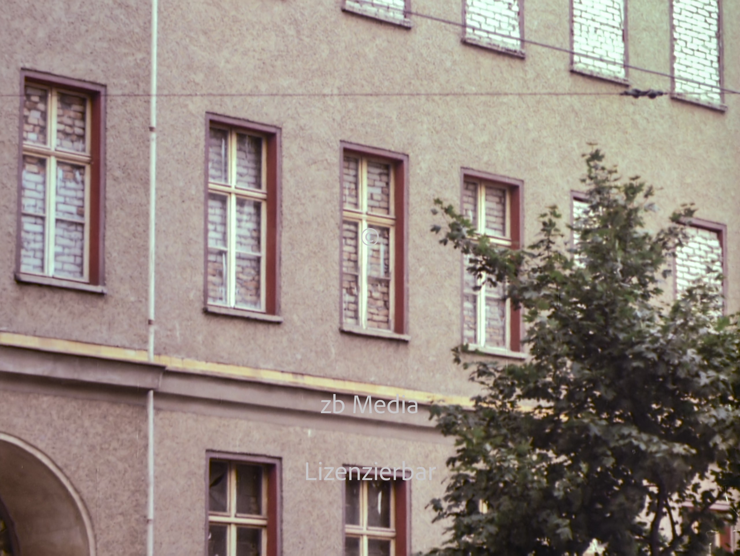 Zugemauerte Fassaden an der Berliner Mauer 1961