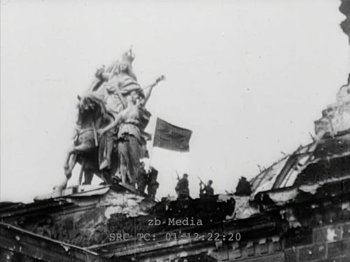 Rotarmisten am Reichstag