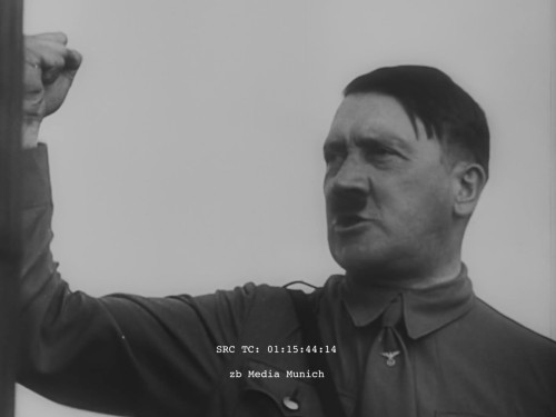 Hitler erklärt Hakenkreuzfahne zur Nationalflagge