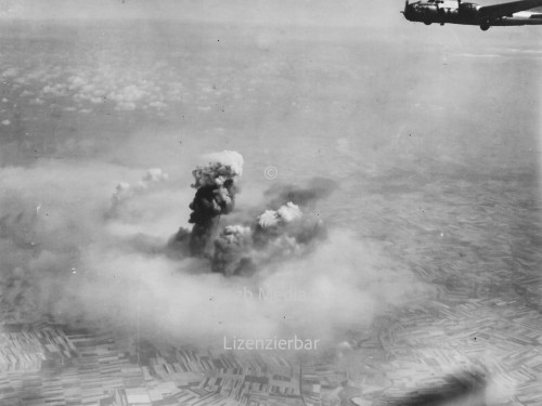 B-17 Bomber bei Angriff auf Merseburg