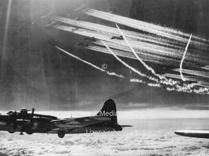 B-17 Bomber bei Luftkampf über Merseburg