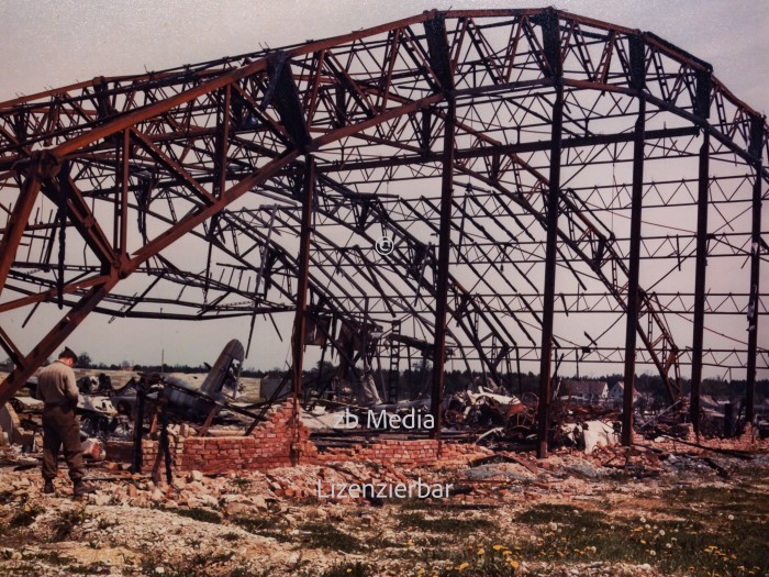 Zerstörtes Messerschmitt Werk Augsburg 1945