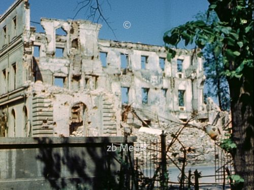 Braunes Haus in München 1945