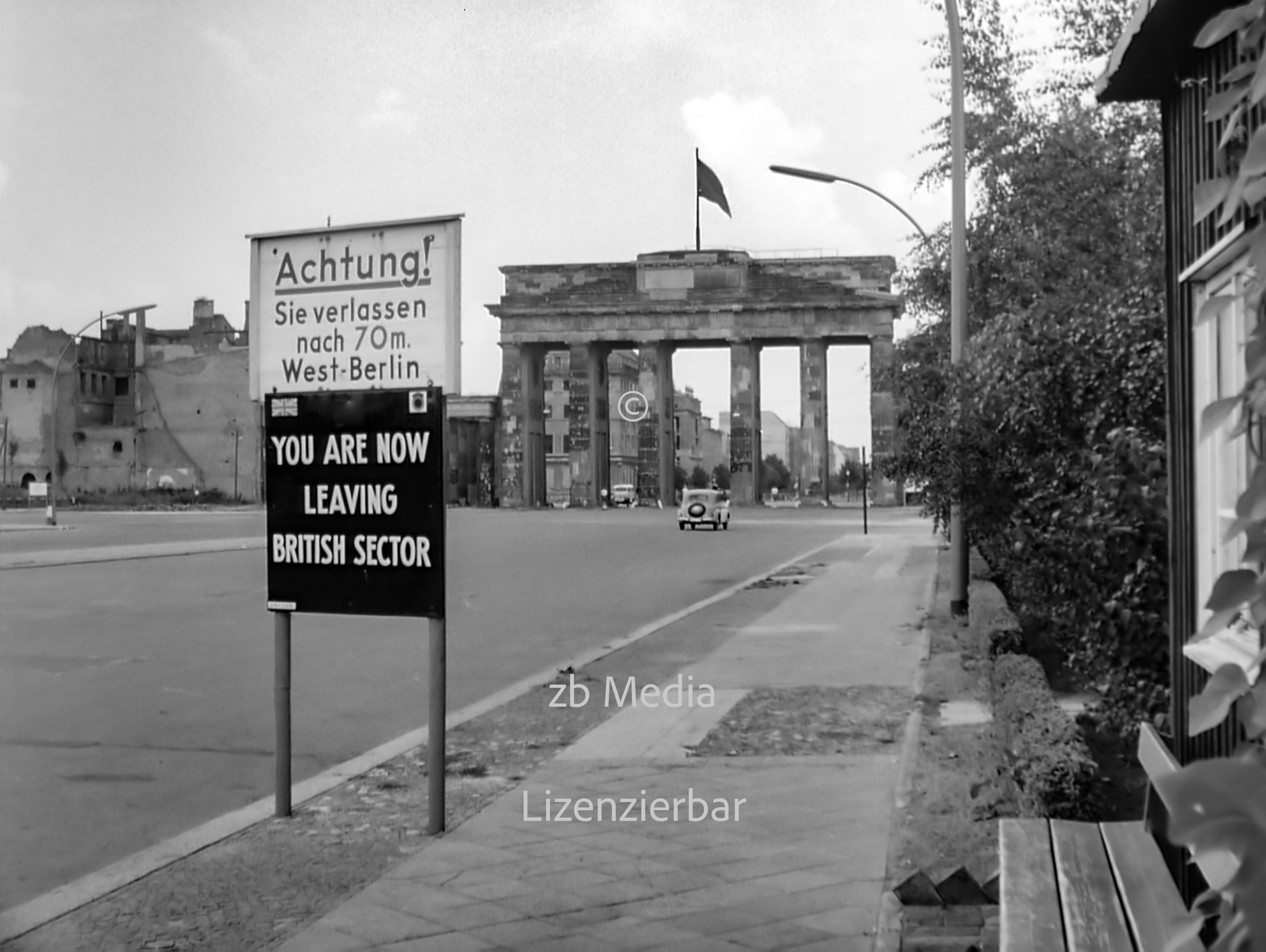 Brandenburger Tor in Berlin 1955