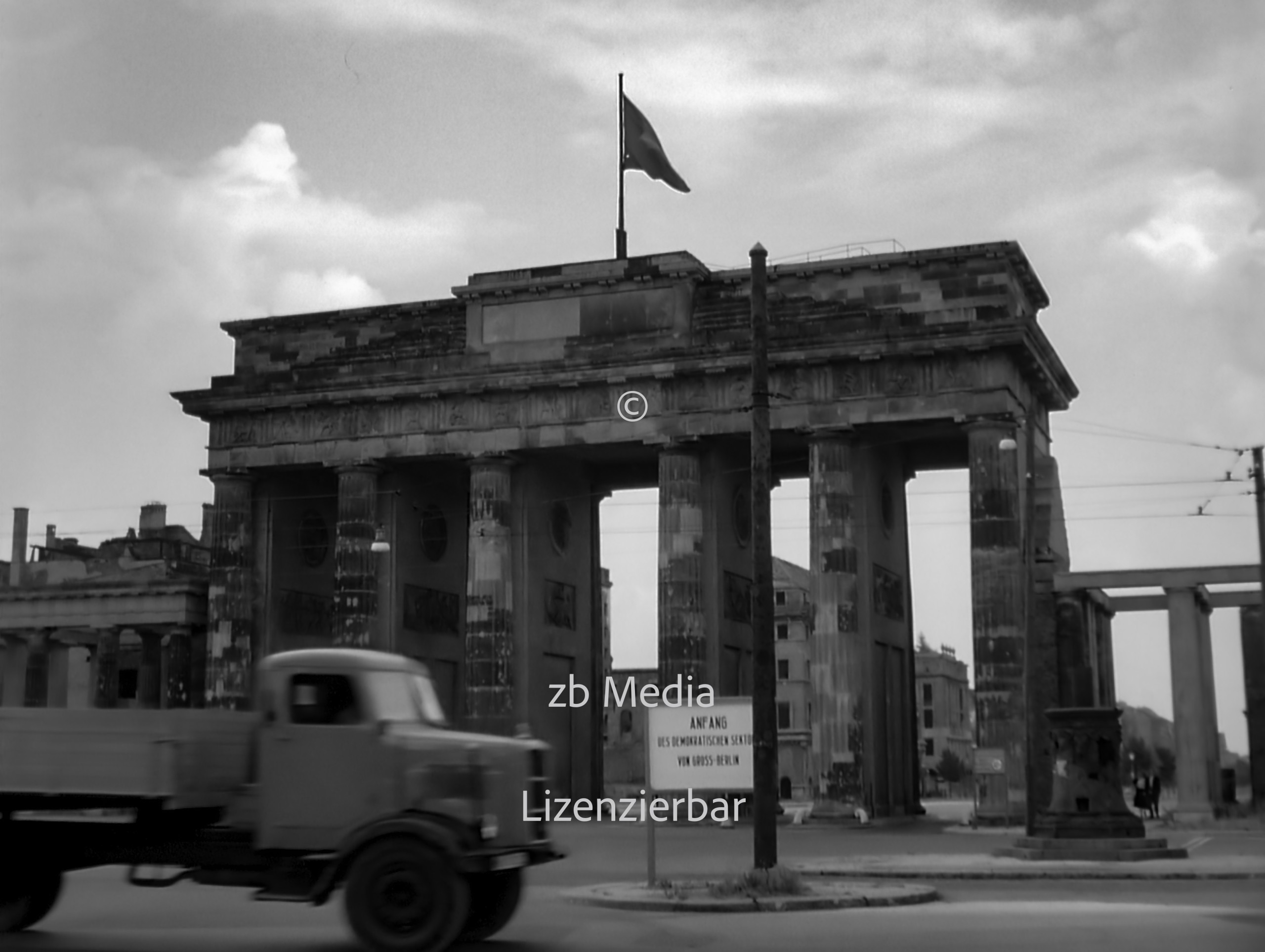 Brandenburger Tor in Berlin 1955