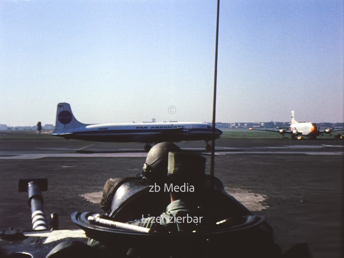 Panzer am Flughafen Tempelhof, Berlin 1961