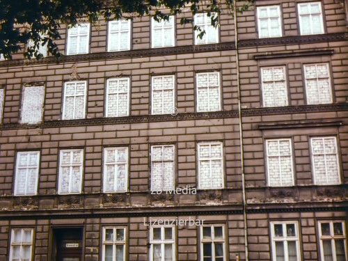 Zugemauerte Fassaden an der Berliner Mauer 1961