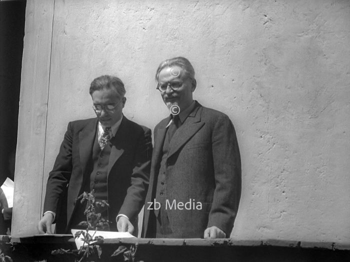 Leo Trotzki mit Albert Goldman