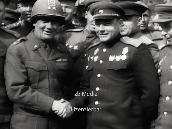 Major General Emil F. Reinhardt meets with Major General Ruskov in Torgau 27. April 1945
