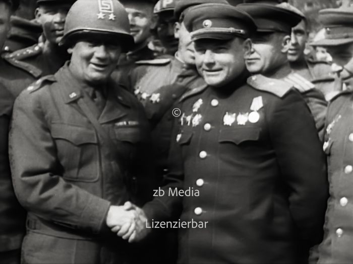 Major General Emil F. Reinhardt meets with Major General Ruskov in Torgau 27. April 1945