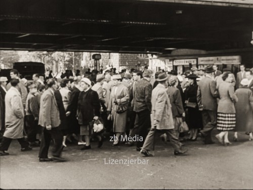 Passanten in Berlin 1960