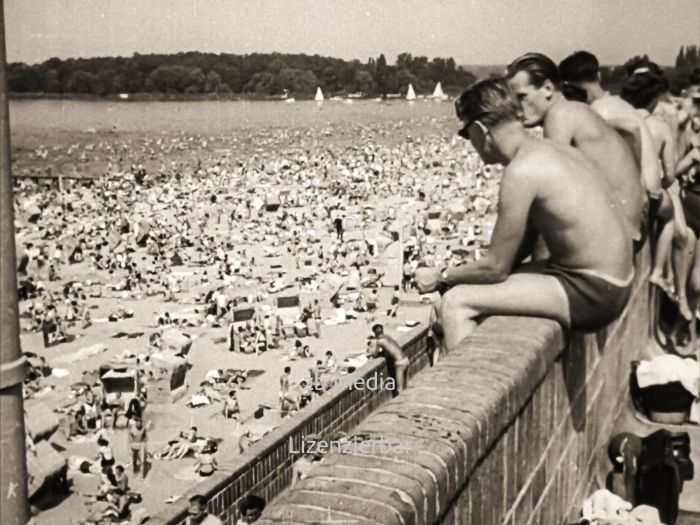 Badende am Wannsee Berlin 1960