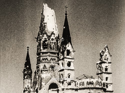 Zerstörte Gedächtniskirche in Berlin 1945