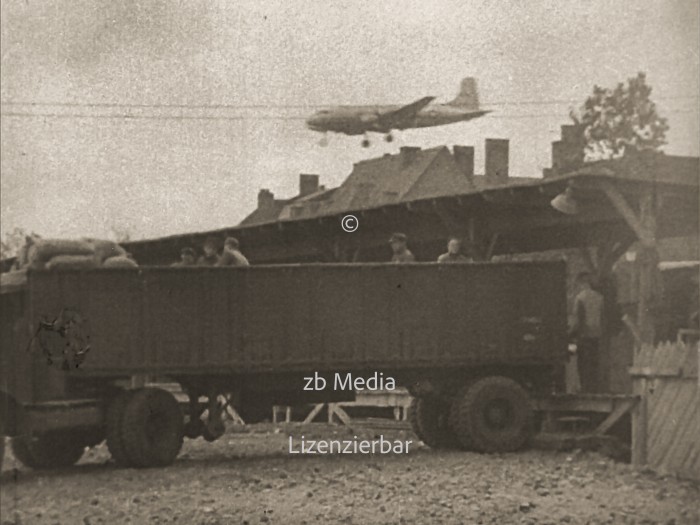 Flugzeug Luftbrücke Berlin 1948