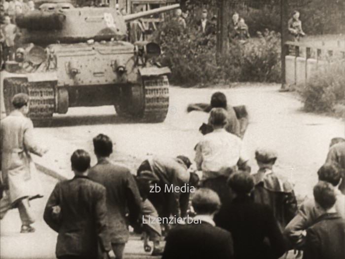 Sowjetische Panzer in Berlin am 17. Juni 1953