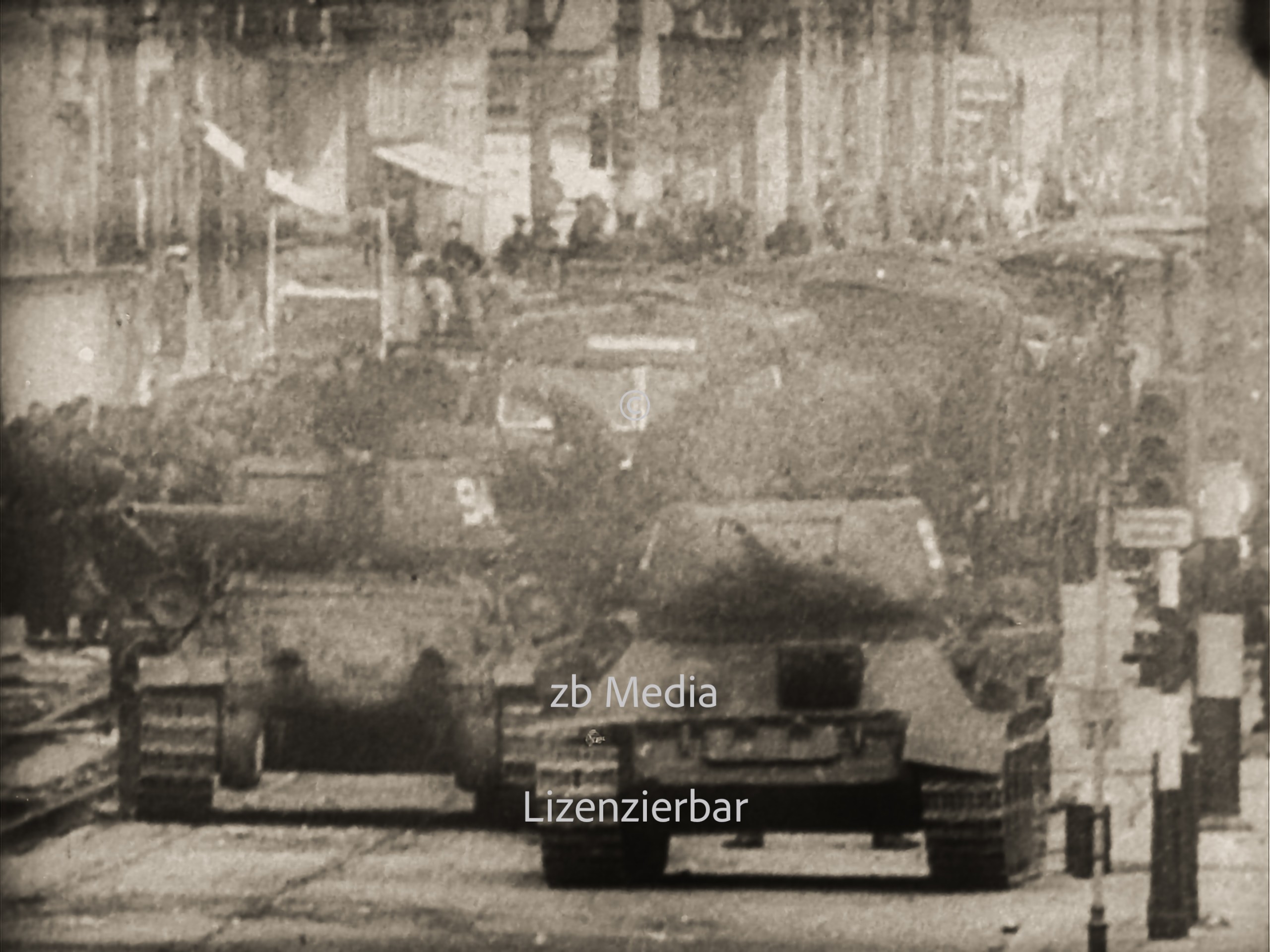 Sowjetische Panzer in Berlin am 17. Juni 1953