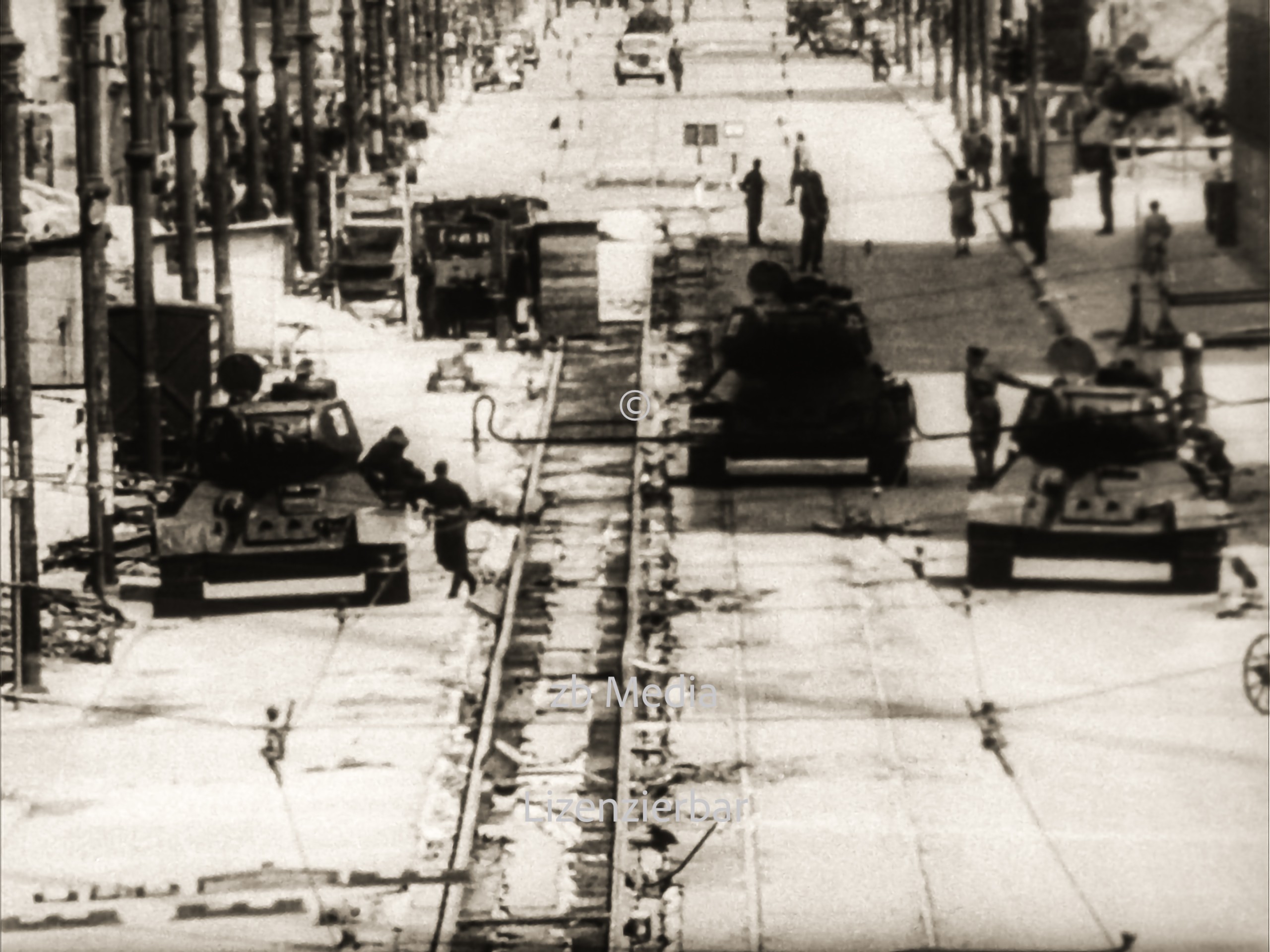 Sowjetische Panzer in Berlin am 17. Juni 1953