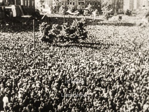 Menschenmenge bei Kundgebung in Berlin 1953