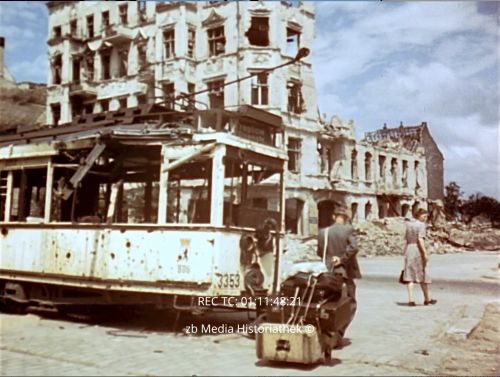 Berlin-1945-tramcar-190205-
