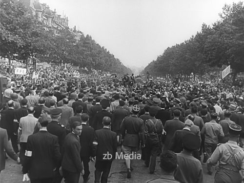 Befreiung von Paris 1944 Menschenmenge