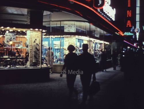 Nacht am Kurfürstendamm in Berlin 1961